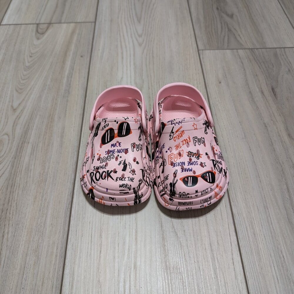 Unisex Cool slip-on clogs sizes 2yrs to 8yrs, waterproof colorful and cute - Picture 10 of 13